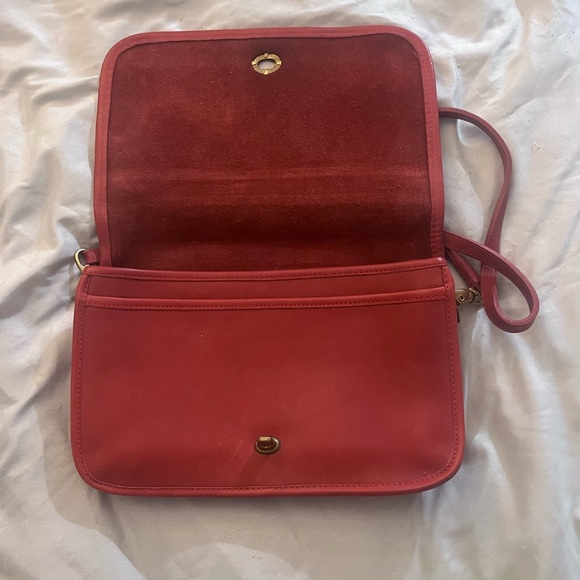 Vintage Coach Dinky Crossbag - Picture 2 of 6